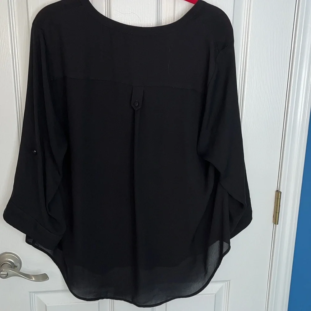 Torrid blouse with pockets in the front V-neck size 0 - Picture 3 of 4